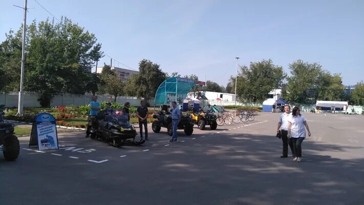 Глава города жуковка брянской. Город жуковка брянская область. Погода жуковка брянская на сегодня по часам. Жуковка брянская область люди. Жуковский мост.