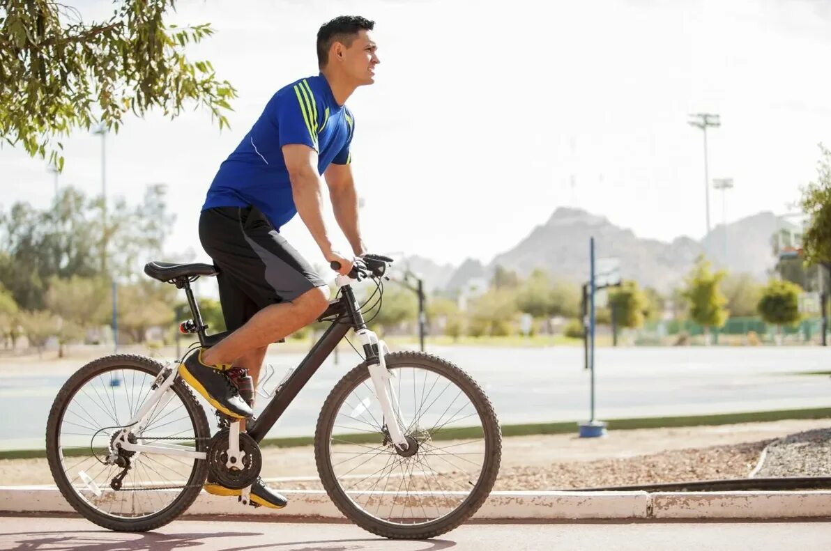 Ride a fly bike. Человек на велосипеде. Парень на велосипеде. Езда на велосипеде. Кататься на велосипеде.