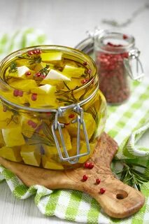 Маринованный острый сыр