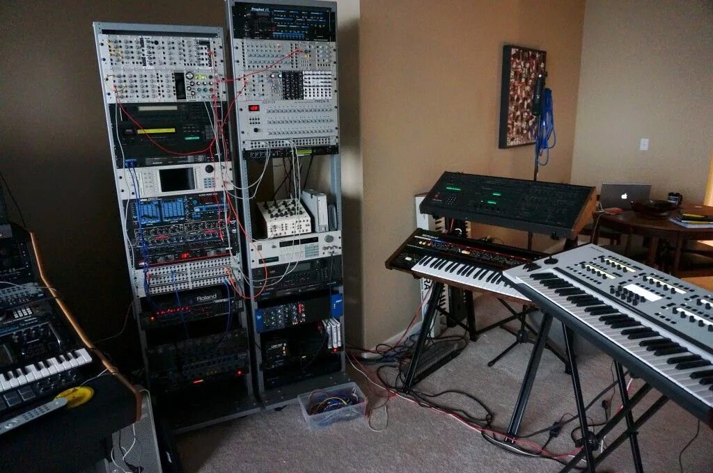 Synth palace. Synth rack. r3000a synth. большой студийный синтезатор. n track studio synth setup.