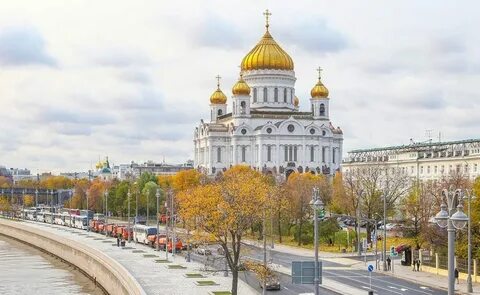 Храм на набережной