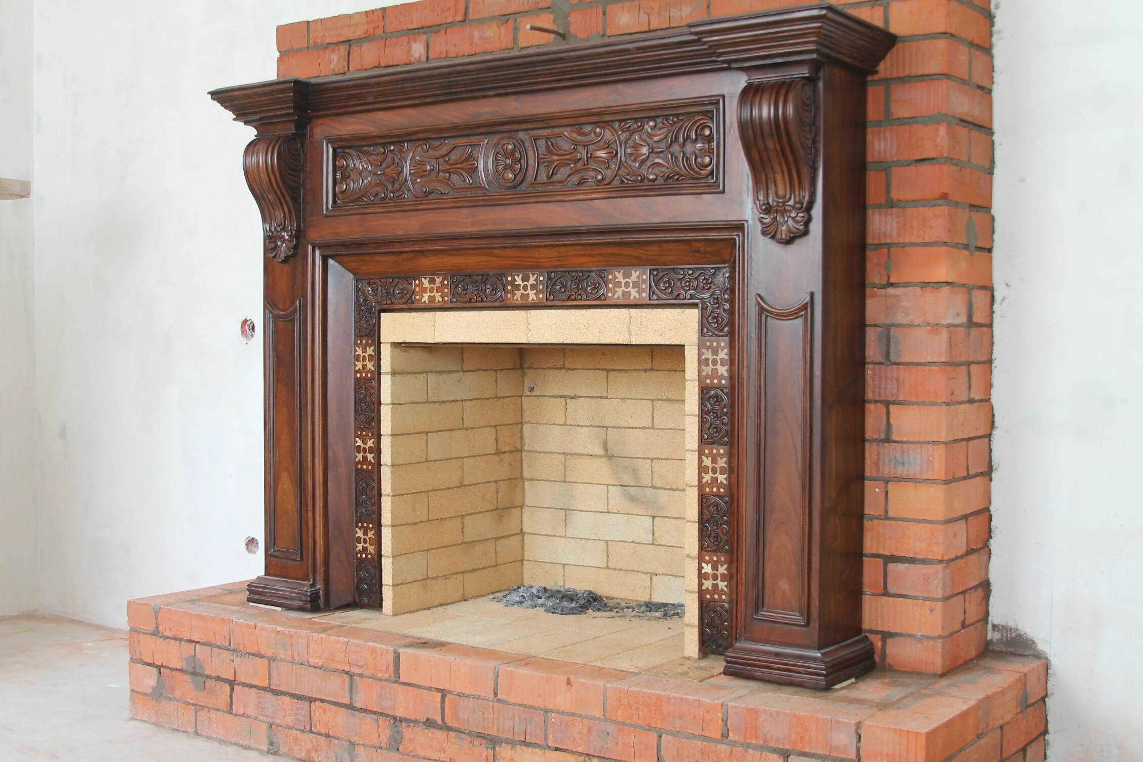 Банный портал из кирпича. Камин из красного кирпича. Камин портал из кирпича. Порталы для банных печей из кирпича. Дизайнерский камин из кирпича.