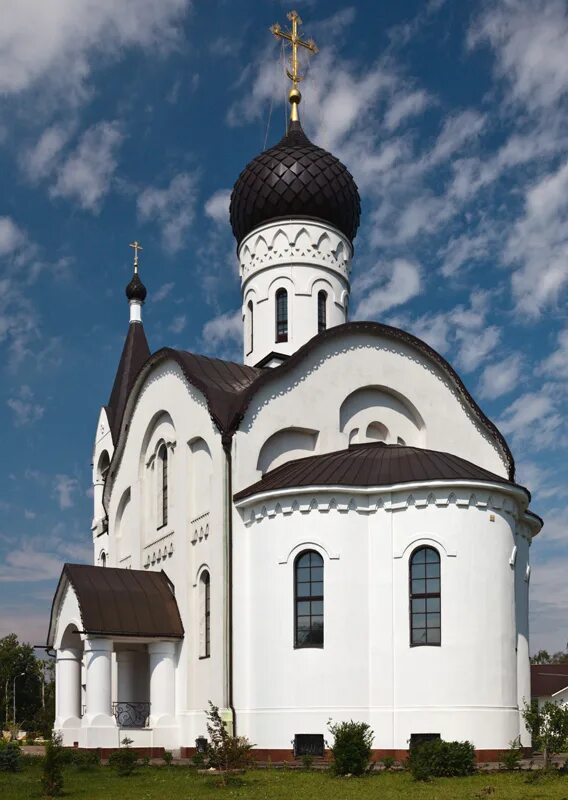 Часовня в аэропорту внуково. Храм в поселке толстопальцево. Воскресения христова в толстопальцево. Памятник в толстопальцево. Храм из посёлка толстопальцево.