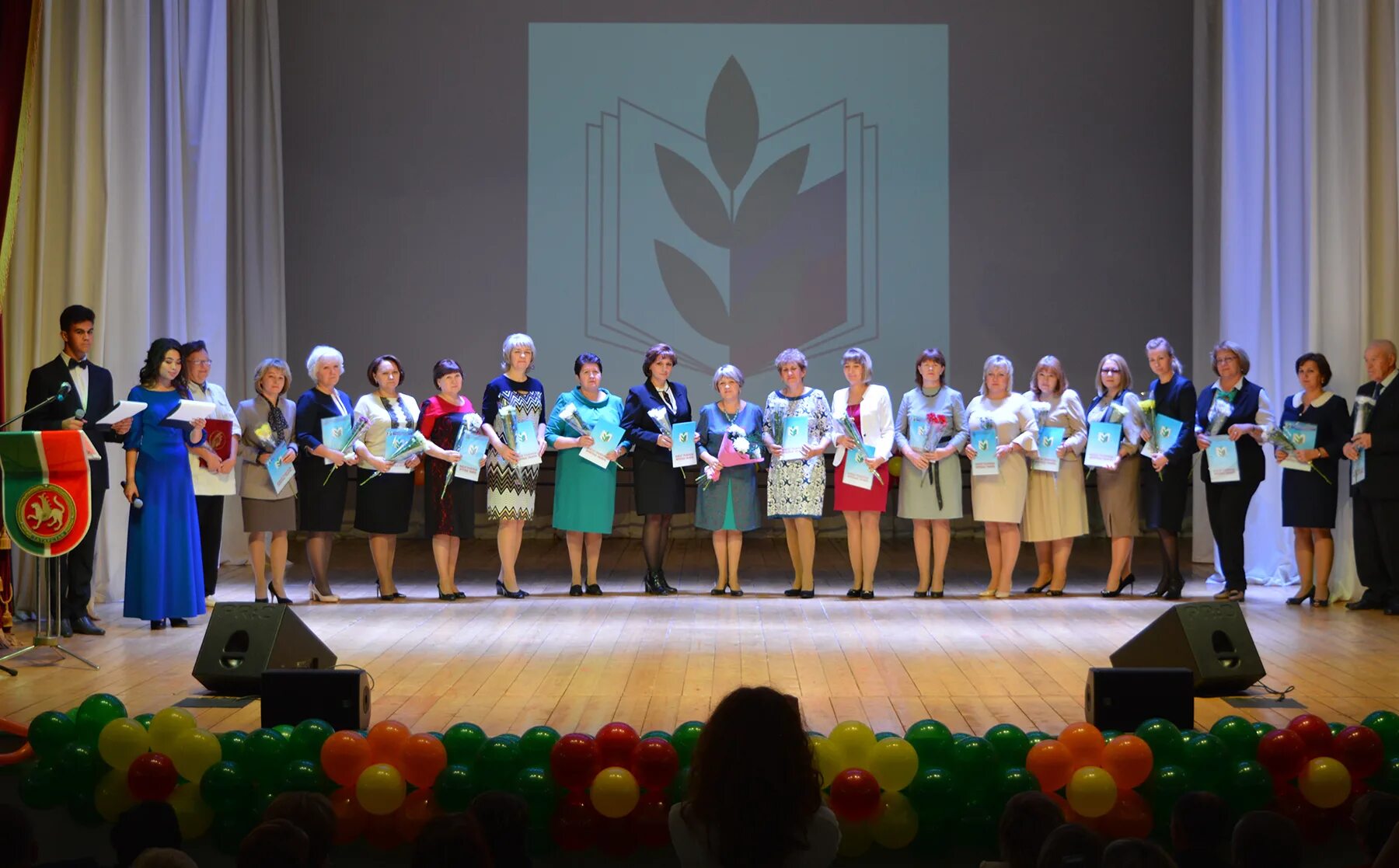 Классный руководитель года выступление. Эмблема творческого объединения. План воспитательной работы рисунок. Эмблема конкурса самый классный классный. Конкурс классных руководителей.