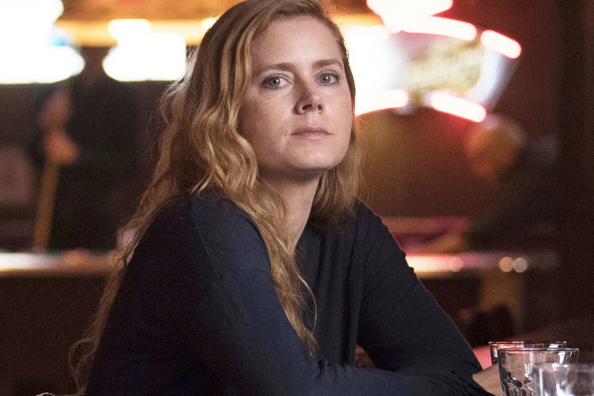 Острые предметы сериал 2018. Эми адамс острые предметы. Sharp objects. Острые предметы сериал камилла. Sharp objects.