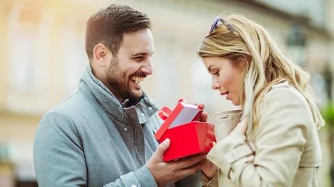 Дорогие дамы, поздравляем вас с главным весенним праздником. Пусть в этот день в