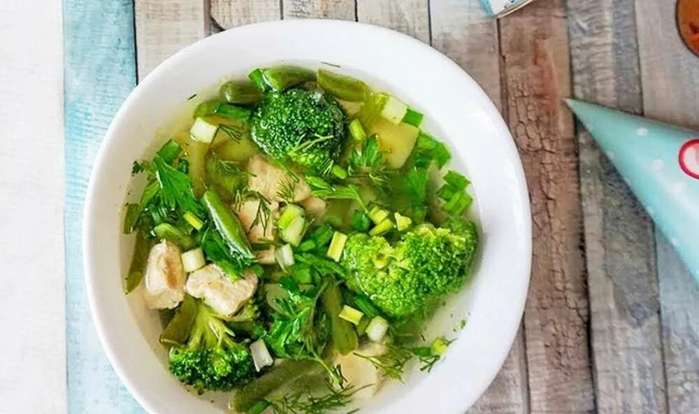 Как вкусно приготовить стручковую фасоль и брокколи. Брокколи и стручковая фасоль. куриный суп с брокколи. суп с фасолью брокколи. суп с брокколи и курицей.