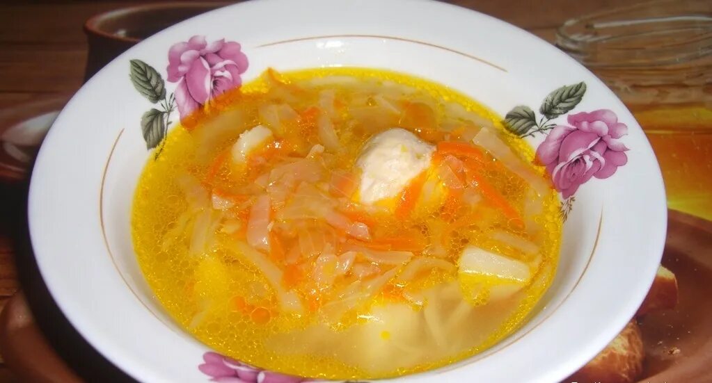 рецепты супов с описанием. рецептура приготовления рассольника. квашеная капуста классификация и ассортимент. щи из квашеной капусты в детском саду. суп на прозрачном фоне.