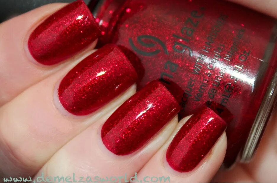 Лаки красные купить. China Glaze гель лак. Лаки для ногтей Чайна глейз. Красный блестящий лак. Лак для ногтей красный перламутр.