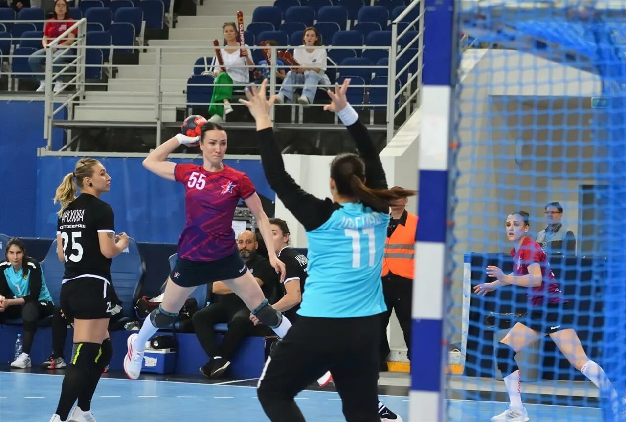 разминка гандболистов. гандбол. дворец спорта ростов гандбол. ростов дон гандбол. ростов дон гандбол женщины.