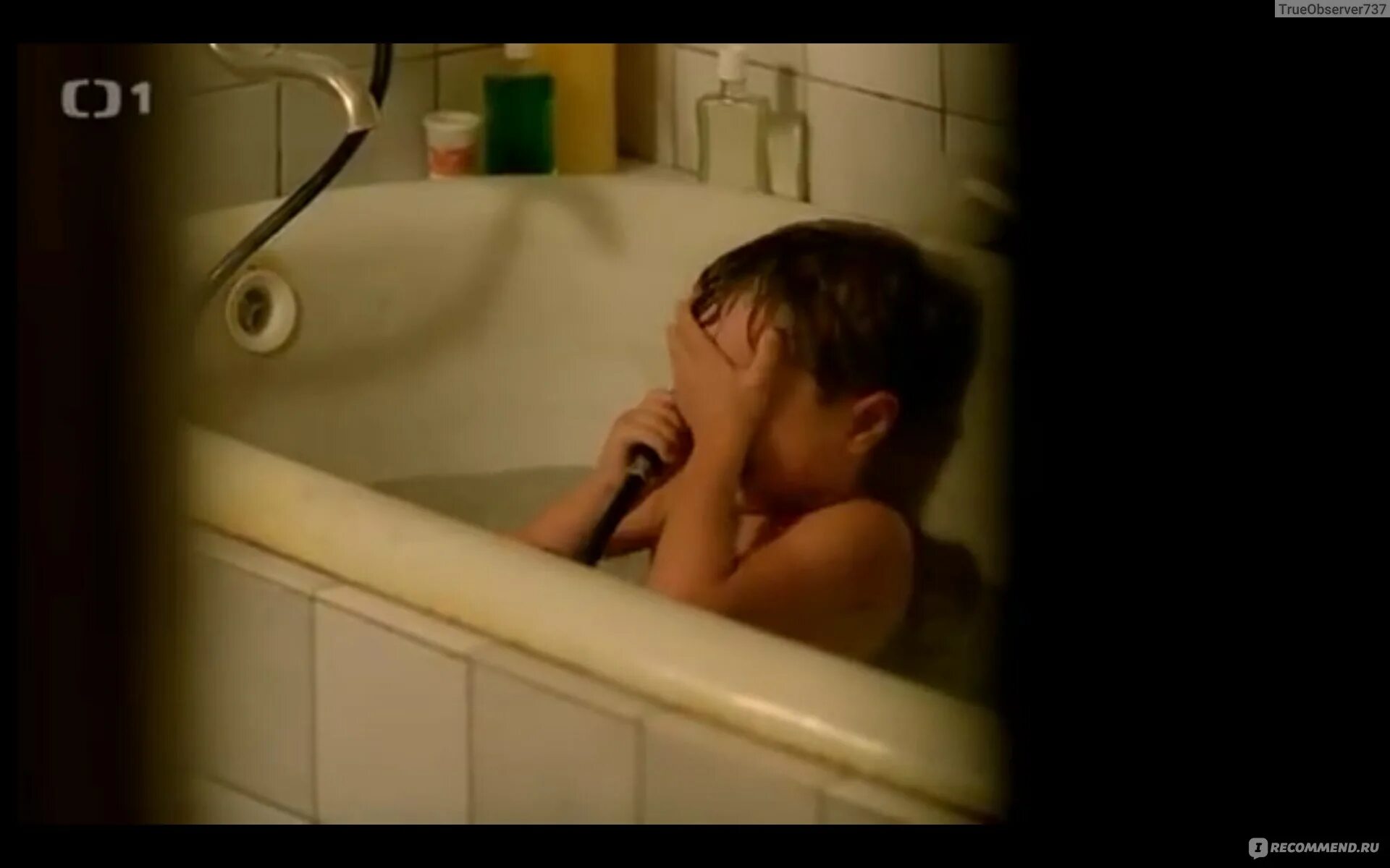 Мама в ванне видео. Мальчишки в ванной. Мальчик в ванной. Женщина с мальчиком в ванной.