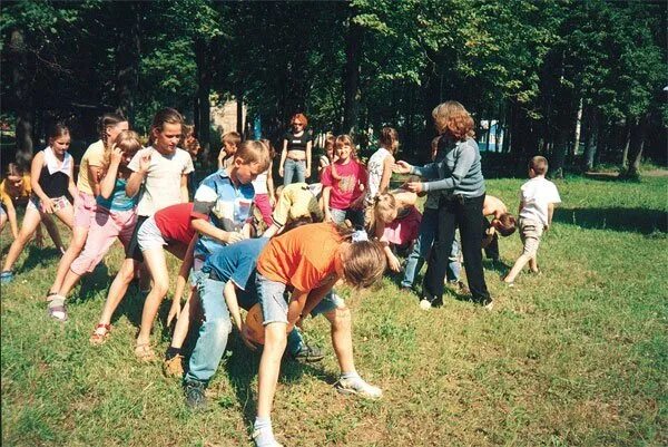 Спортивный дневной лагерь. Тирус лагерь. Детский лагерь. Детский летний лагерь. Дети в лагере.