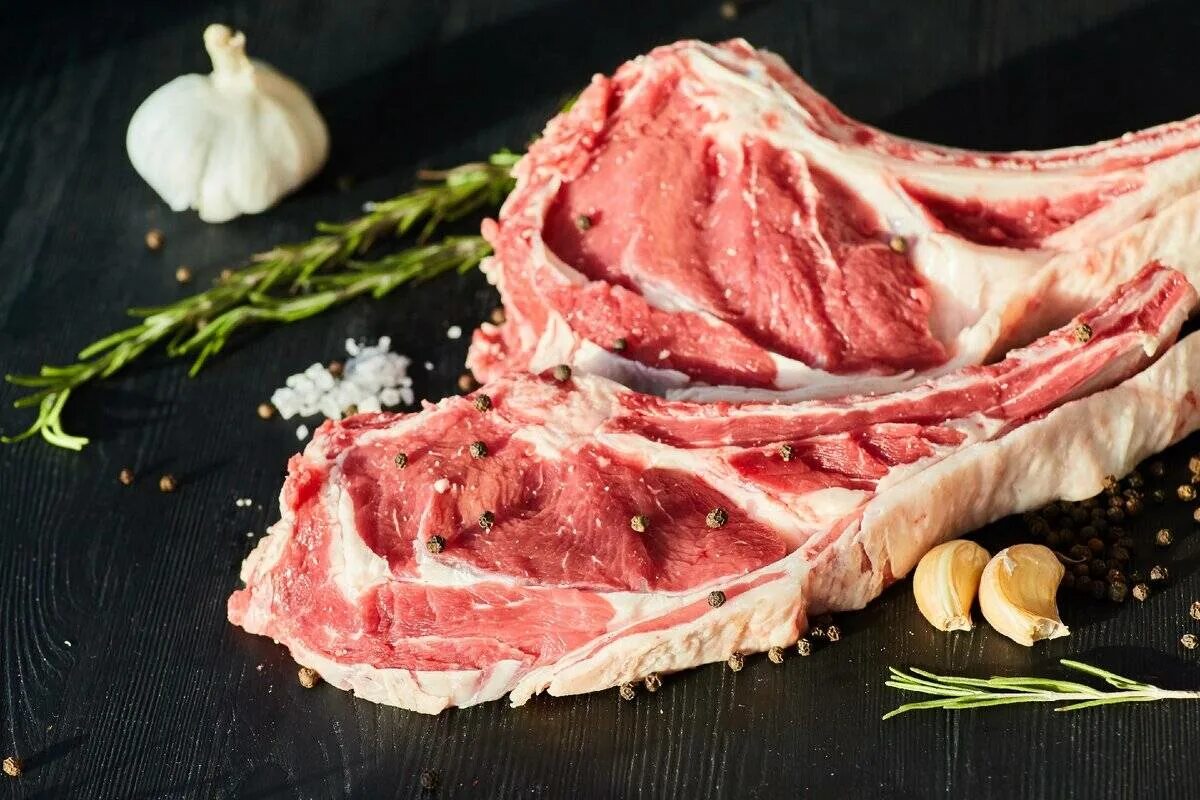 Мясо ягнятины. Мясо ягнятины. Баранина козлятина ягнятина. Телятина корейка ребро. Свинина фермерская корейка.