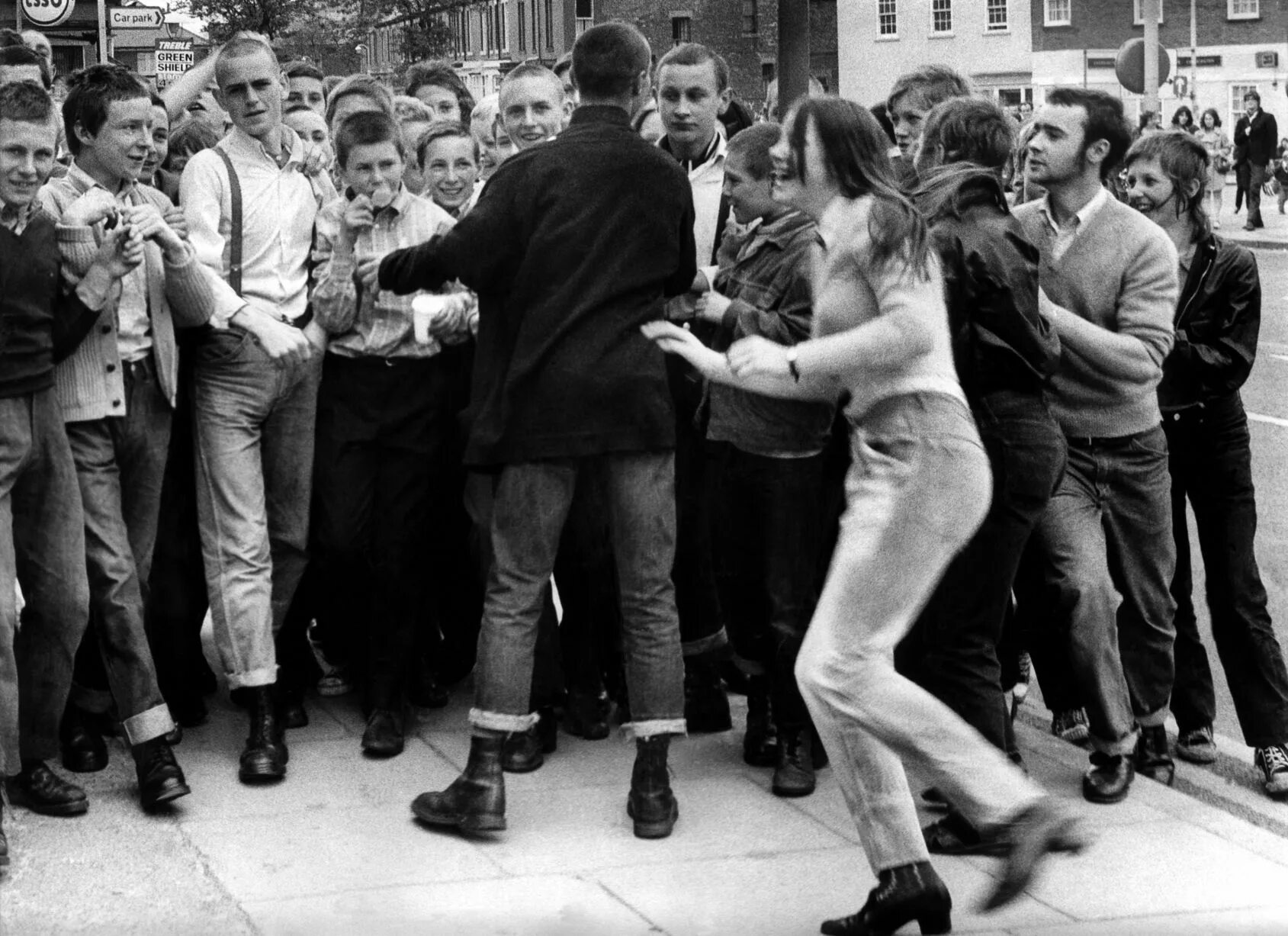 Парижский хулиган 4. Skinheads 1970. Скинхеды Англии 70х. Скинхед Англия 60е. Teddy boys субкультура.