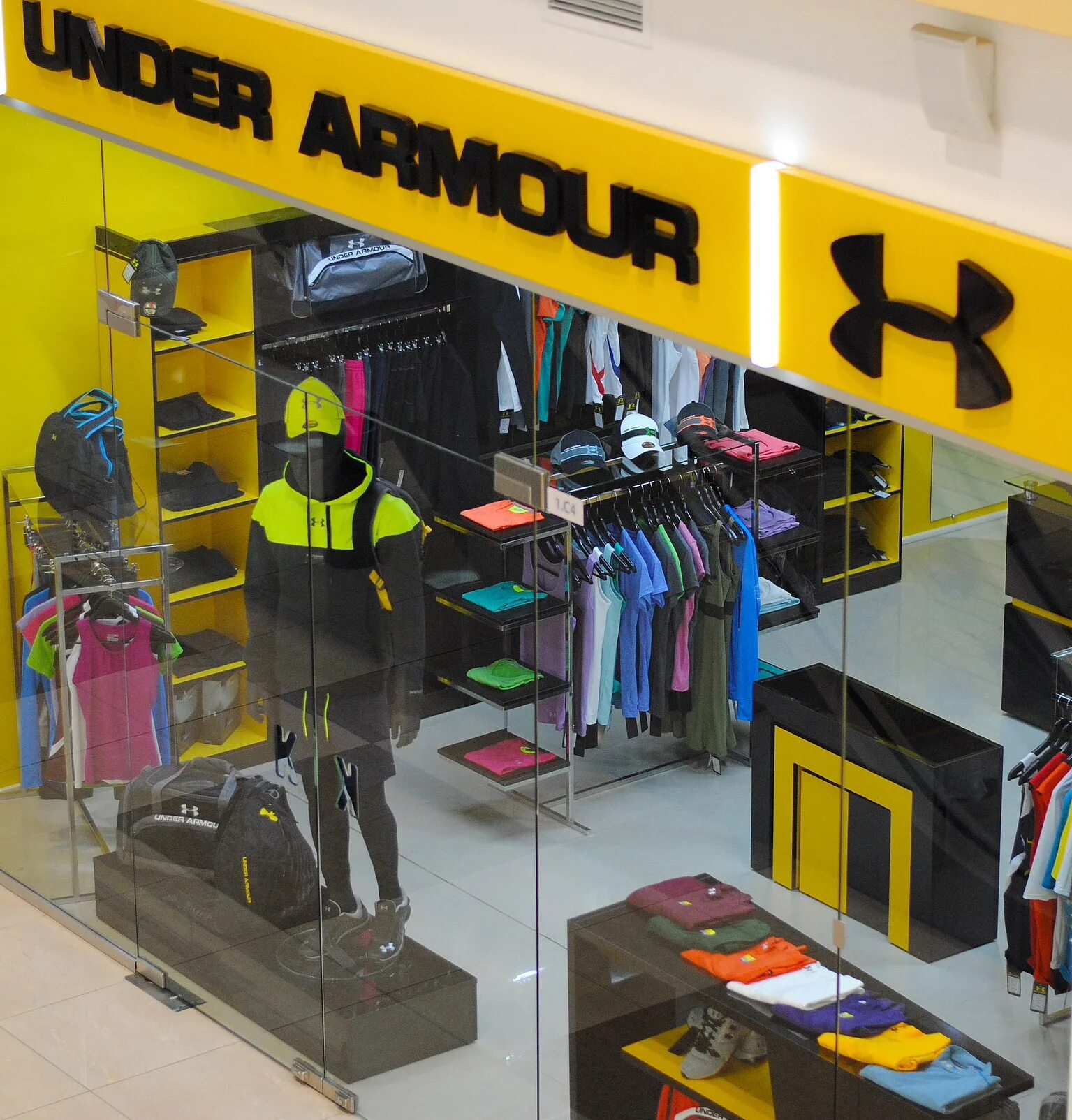 Товар armour. Магазин under armour в санкт-петербурге. аксессуары броня магазин. under armour shop. магазин ander armoire. санкт-петербург.