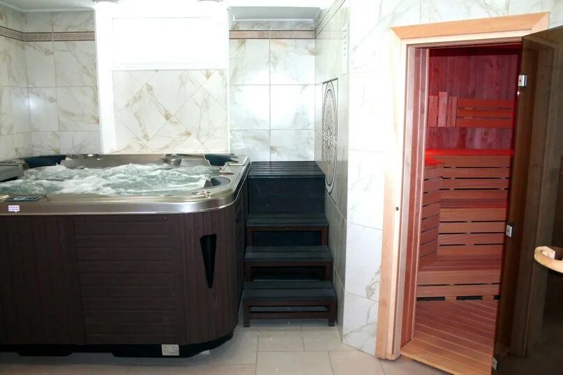 Пензенские бани пенза. Сауна римские термы пенза. сауна римские термы курск. римская терма пенза. римские термы пенза красный зал.