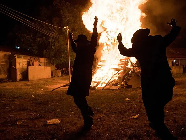 Lag ba-omer jewish holiday. Лаг ба-омер праздники израиля. Лаг баомер еврейский праздник. Лаг баомер еврейский праздник. Костер лаг ба омер.