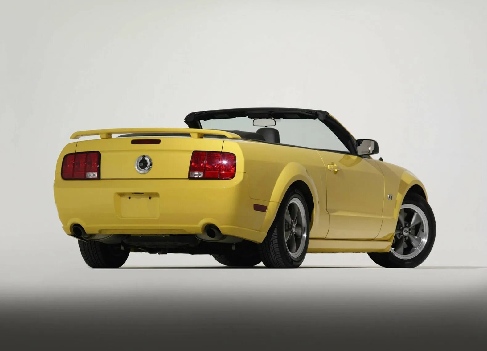 Ford Mustang gt Convertible 2005. Форд Мустанг 2005 кабриолет. Mustang gt Convertible 2005. Ford Mustang 2008 кабриолет. Расход форд мустанг