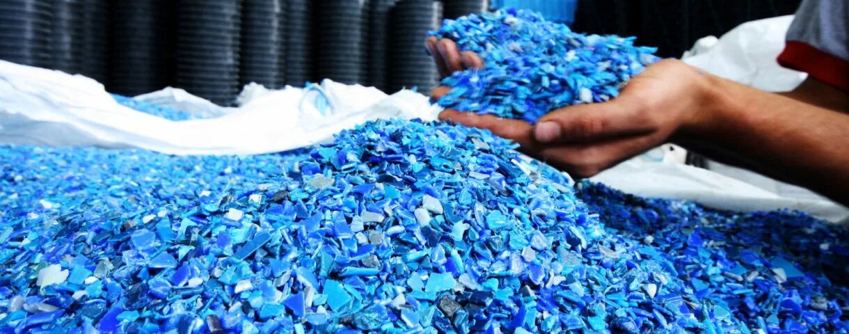 Химические продукты питания. Сырье пластмассы. Биотехнология. Рециклинг (ресайклинг)-технолог. Гмо продукция в лаборатории.