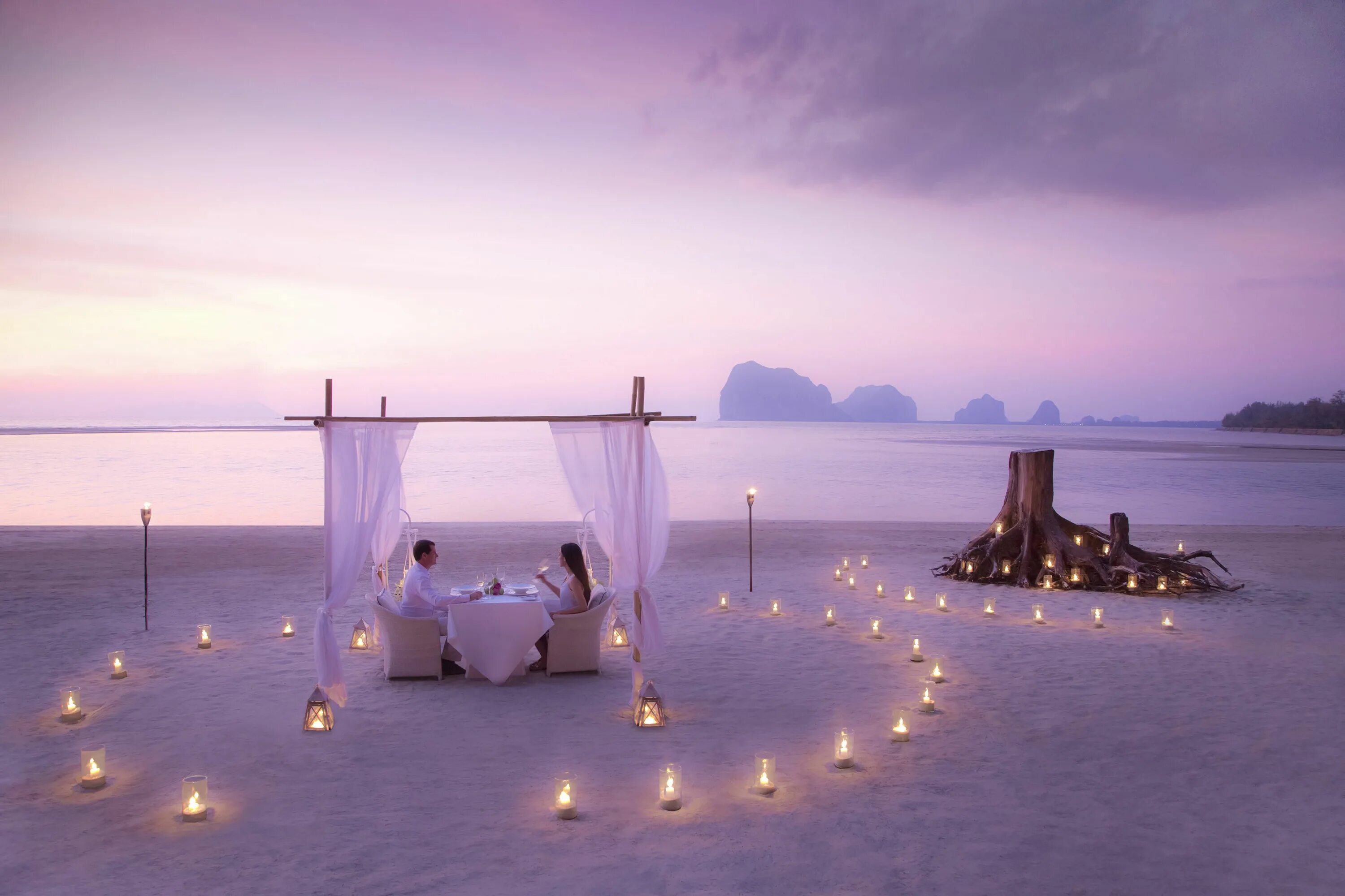 Романтичный и романтический. Красивые романтические места. Романтический ужин. Романтичное место. Ужин на берегу моря.
