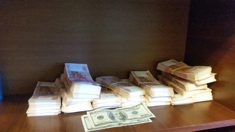55 тыс долларов. 100 тыс долларов. Фальшивые доллары. 59 долларов фото. One thousand dollars фото.