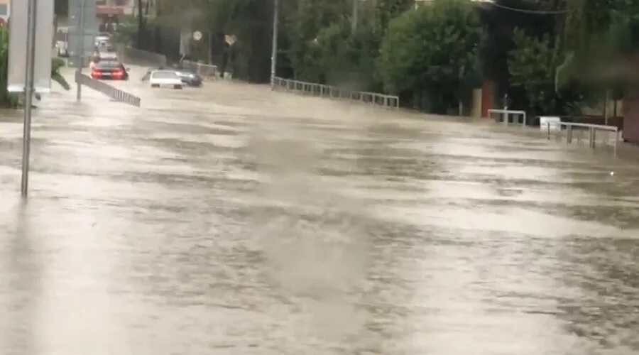 10 00 00 дождь. Джубга потоп 2021. Наводнение в Вардане. Сочи затопило 2023. Вардане потоп.