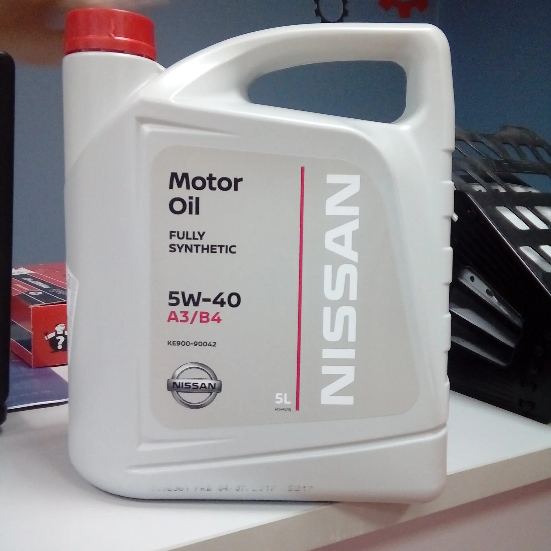 Nissan ke90090042va масло моторное. Масло моторное nissan 5w40 5л. Nissan ke900-90042-r 5w40. Масло моторное в серой канистре. Nissan oil club.