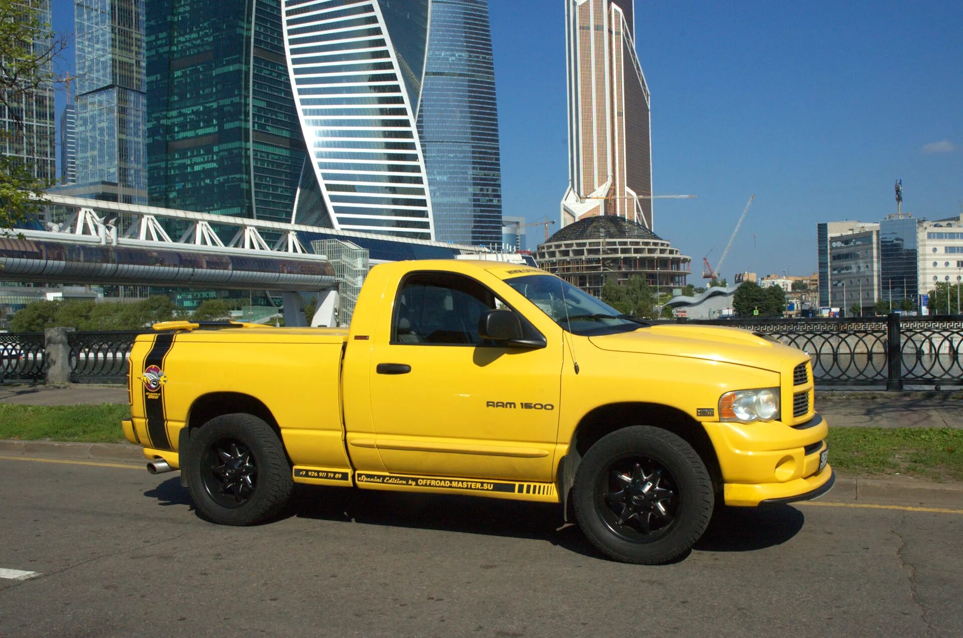 Пикап симферополь. Додж рам желтый. Dodge Pickup Ram 3 желтый. Машинка пикап желтая. Пикапы желтые красные.