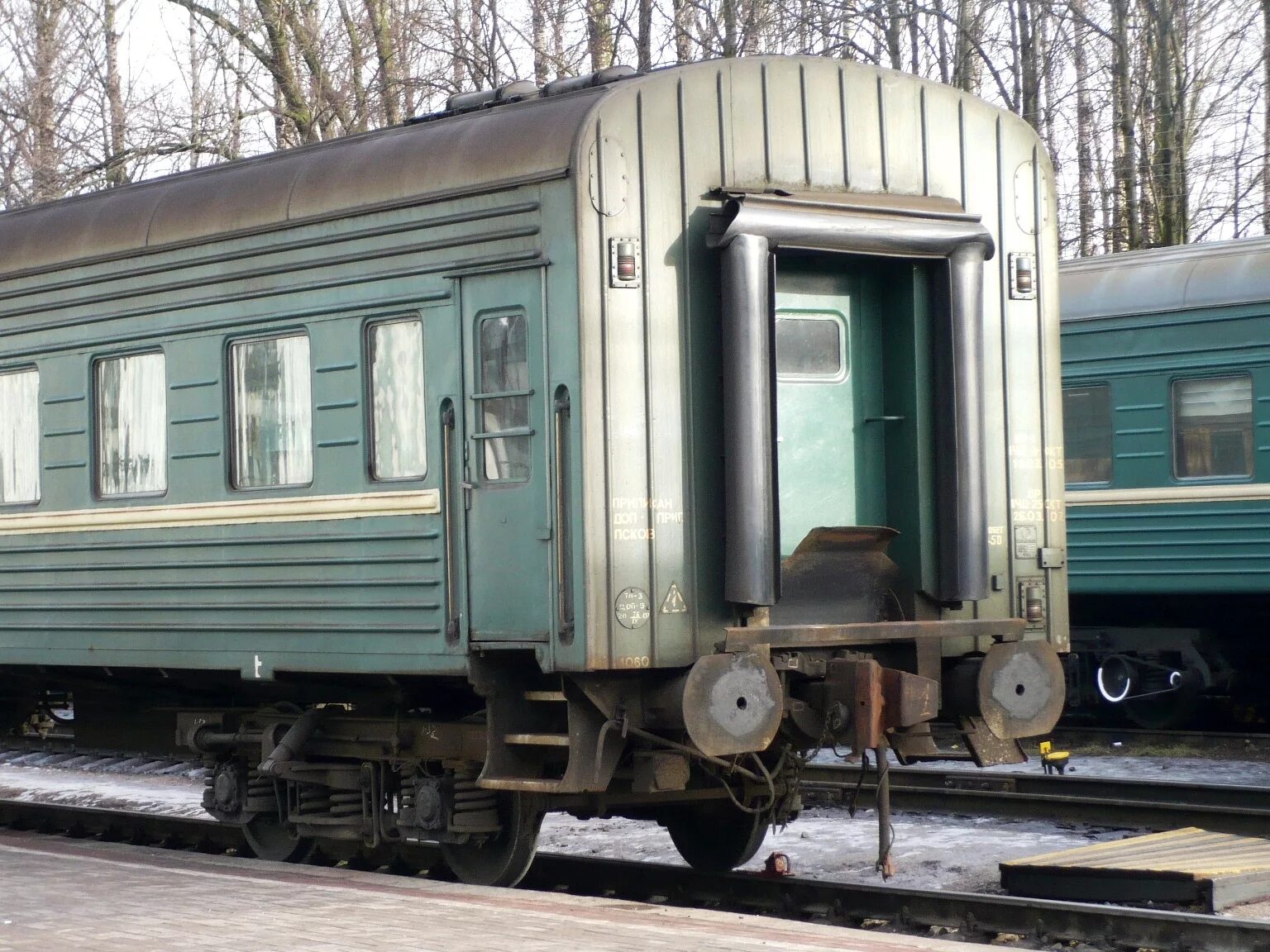 Пассажирские вагоны сообщение. Пассажирский вагон СССР 1940. Пассажирский вагон кр-1. Пассажирский вагон Феникс 1908. Пассажирские вагоны постройки КВЗ.