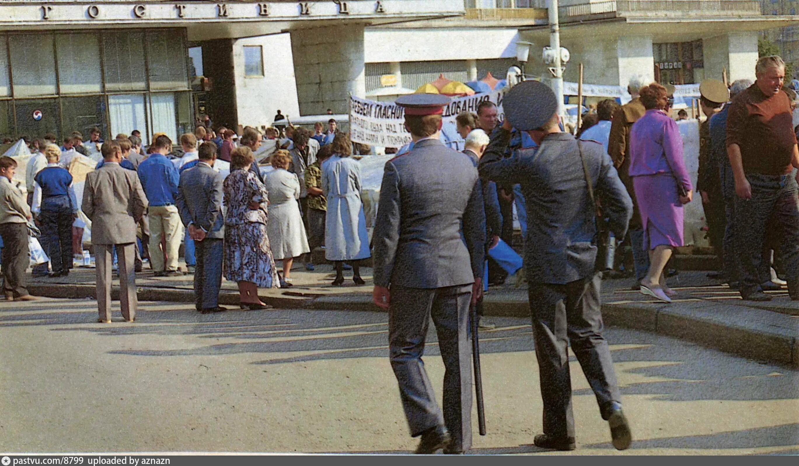 Россия в 1990 2000 годы. Палаточный городок в Москве 1990. Гостиница Россия 1990. Гостиница в 1990 году в России. Гостиница Россия Москва 1990.