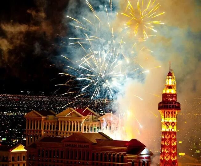 Лас вегас фейерверк салют. Лас вегас рождество. Как работает вегас в новогодние праздники. Как работает вегас в новогодние праздники. Как работает вегас в новогодние праздники.