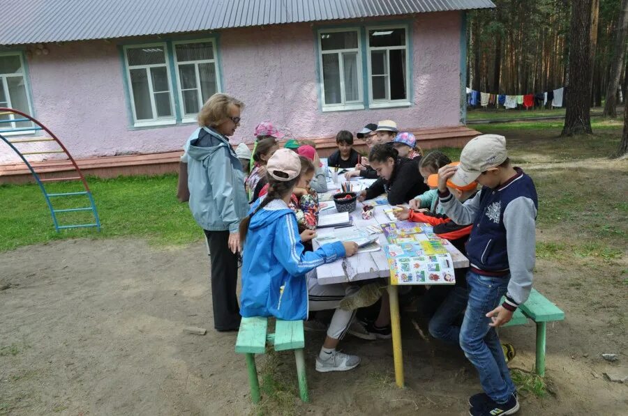 Загородный лагерь заря. Лагерь Заря ЕКБ. Загородный лагерь Заря Екатеринбург. Лагерь Заря Сысерть.