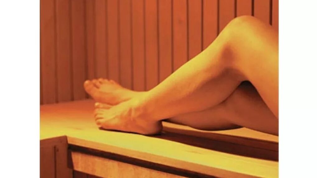 баня парилка девушки. девушка в бане без лица. девушка в сауне блондинка. ноги девушки в парилке. девушка в бане без лица.