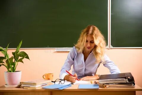 Шел преподаватель