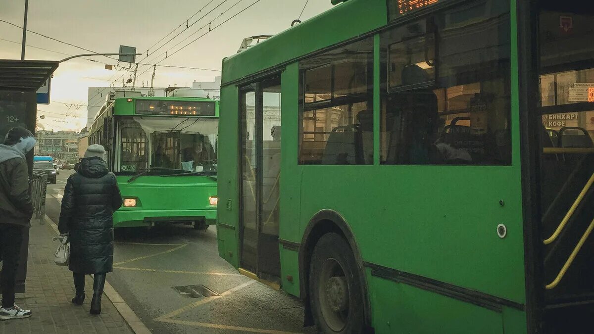 Городской транспорт. Новые автобусы. Автобус общественный. Общественный транспорт Владивостока. Остановись выключайся