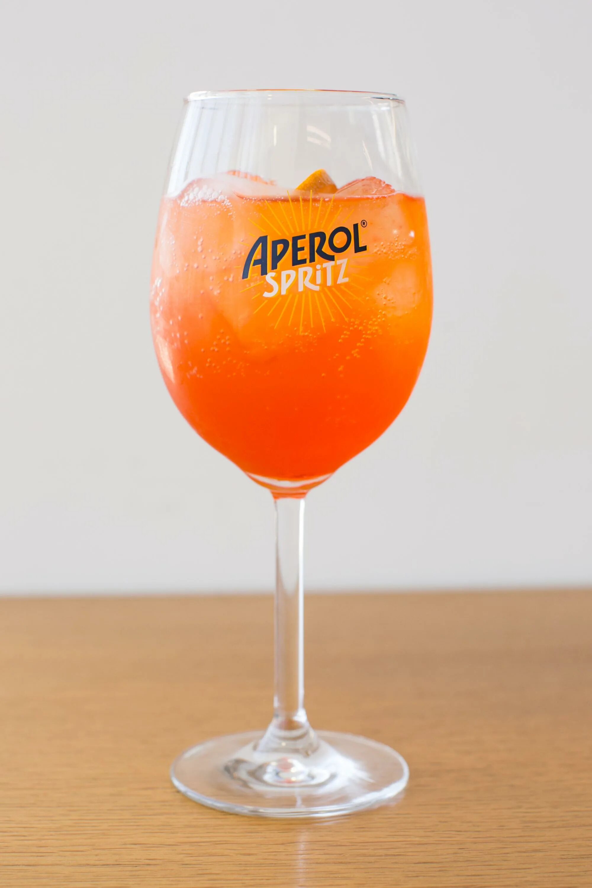 Бокалы для апероля. Бокалы для Апероль шприц. Aperol Spritz. Aperol Spritz бокал. Бокал Queen Aperol.