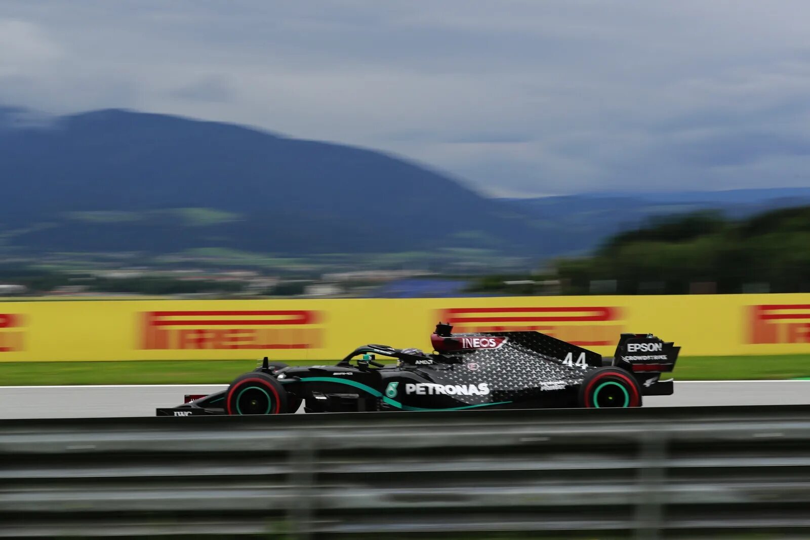 макс ферстаппен выиграл. шпильберг австрия. формула 1 австрия. гран-при штирии 2021 года. трасса австрии формула 1.