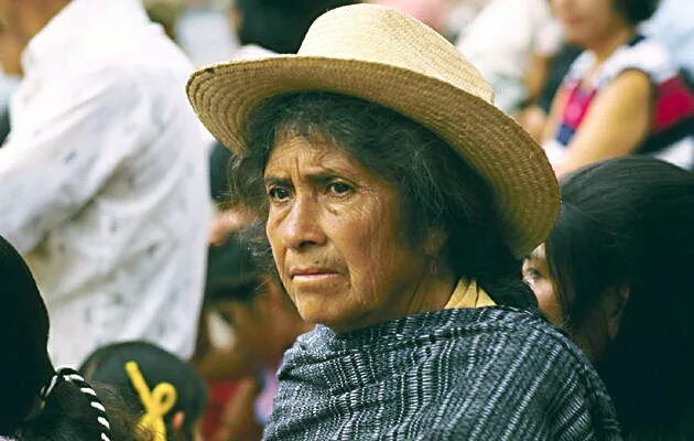 Женщина после 27. Бабушка в соломенной шляпе. Мексиканцы фото. Шляпа аборигена. Фото Мексиканцы женщины 45 лет.
