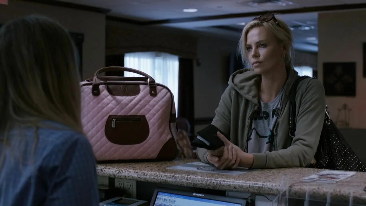 бедная богатая девочка / young adult (2011). пансионат забота о родителях волгоград. бедная богатая девочка сериал с шарлиз терон. пожилые люди. бедная девушка нашла новую работу сиделкой.