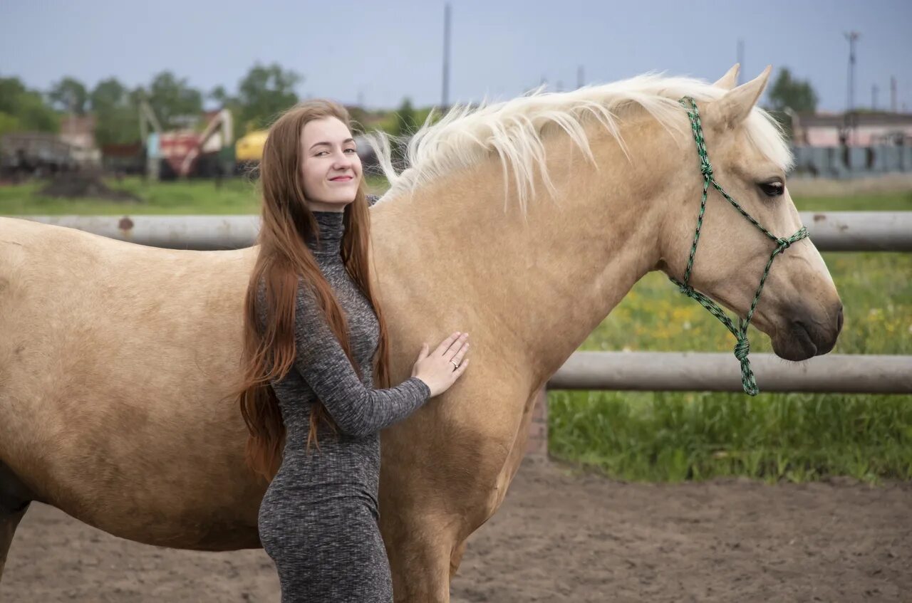 внешний вид девушки ее лошадь