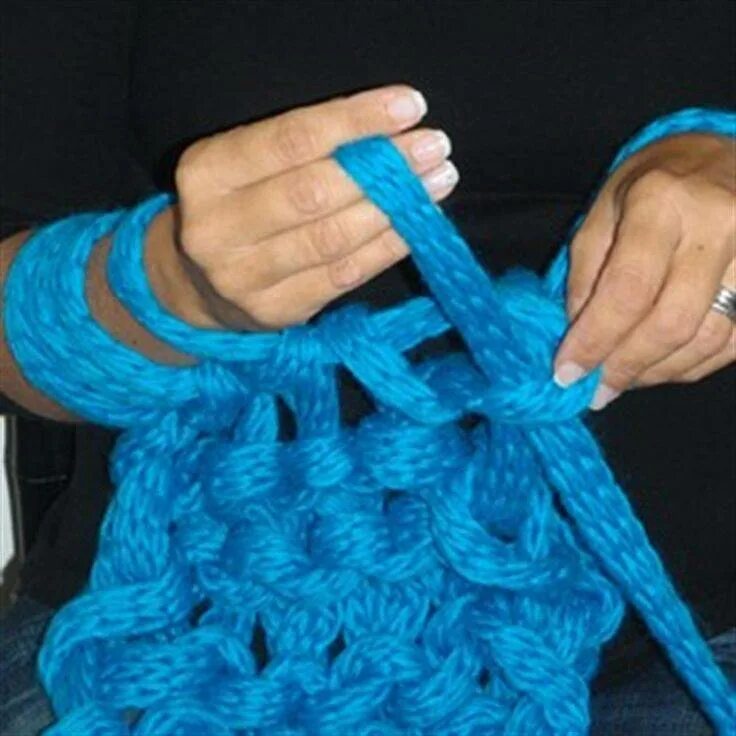 Вязание руками. Нитки для вязания руками. Пряжа для вязания руками без спиц. Что можно связать руками