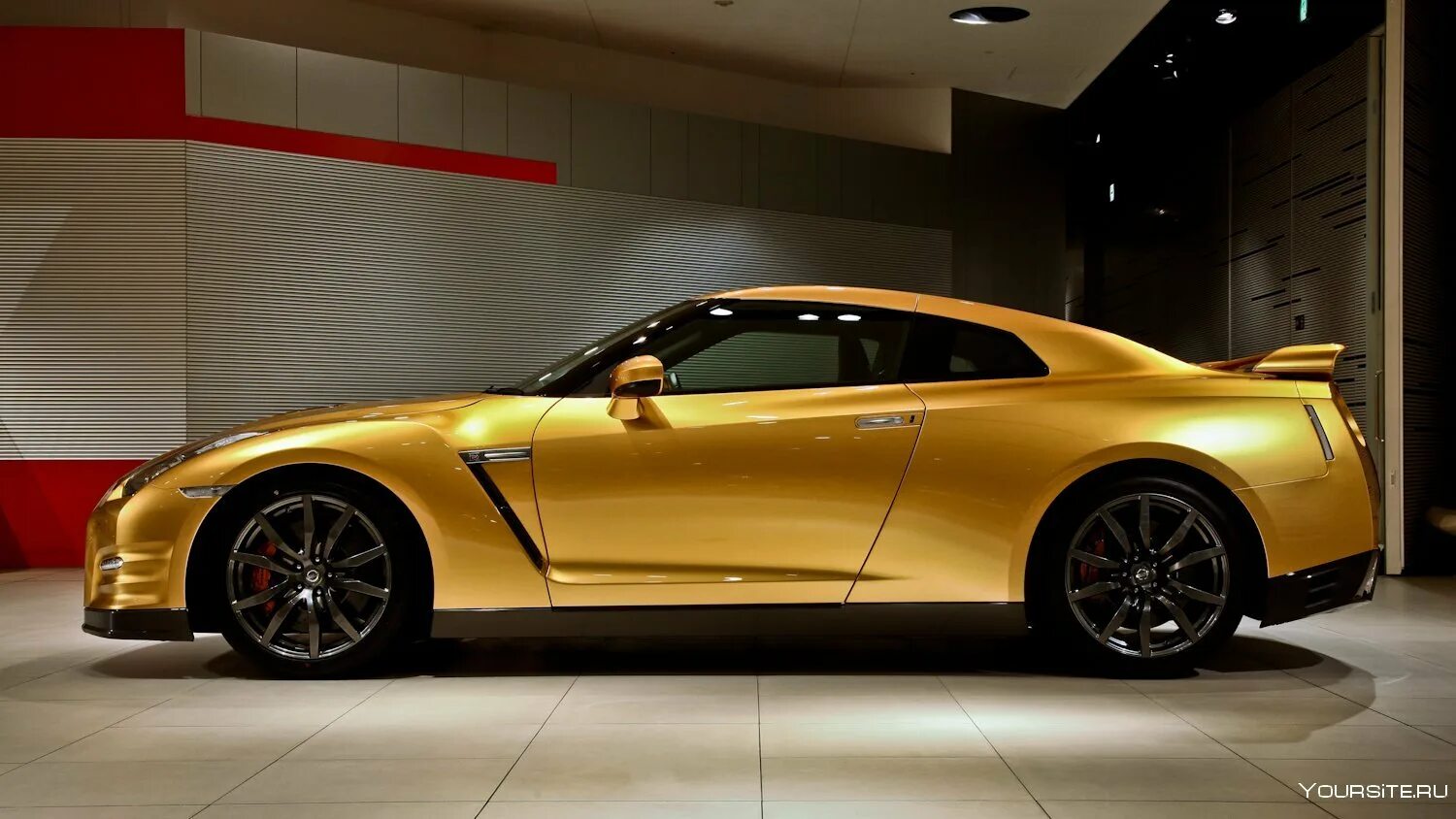 Золотистый авто. Nissan gt-r r35 золотой. Nissan GTR 35 Gold. Ниссан ГТР 35 золотой. Nissan GTR r35 Gold.