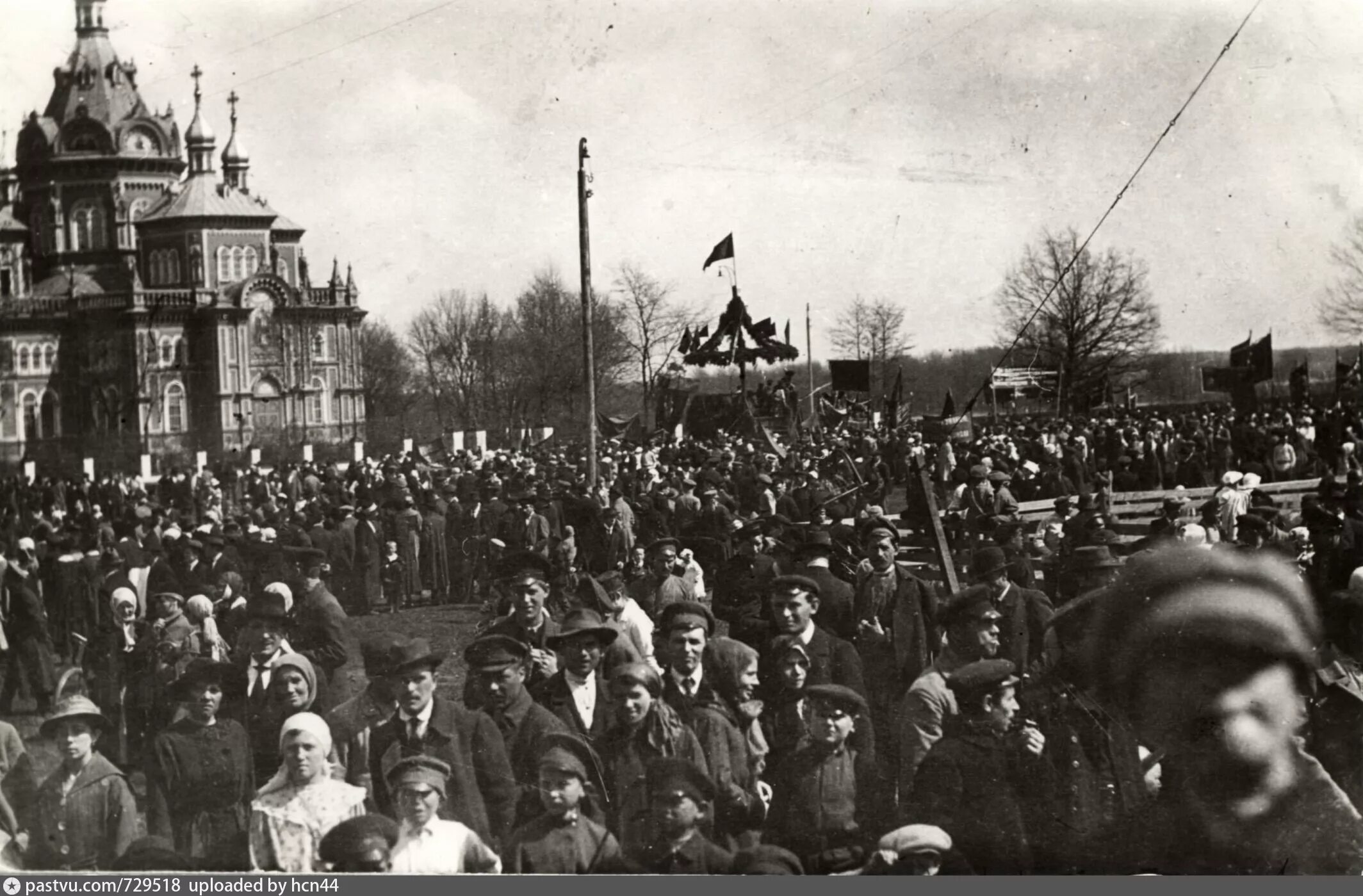 Храм преображения бежица. Брянск 1917. город бежица 1917г. старый преображенский храм в бежице. преображенский храм бежица 1915.