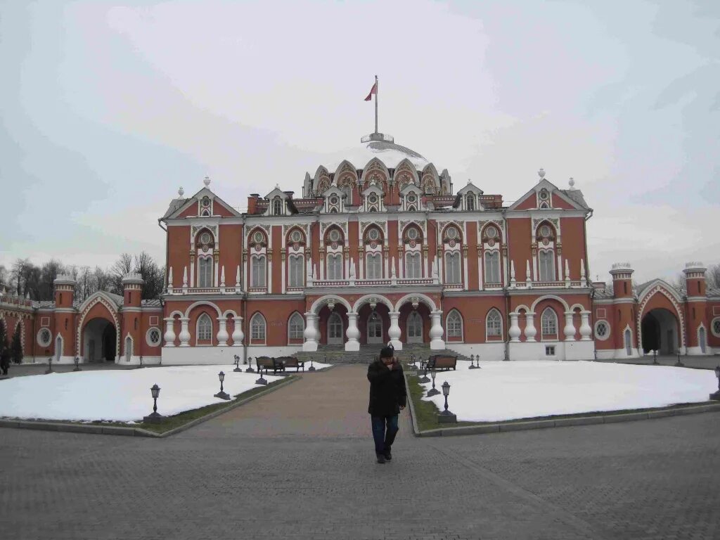 Петровский путевой дворец парк. Петровский путевой дворец экскурсовод. Петровский путевой дворец зима. Петровский путевой дворец экскурсии. Петровский путевой дворец сайт