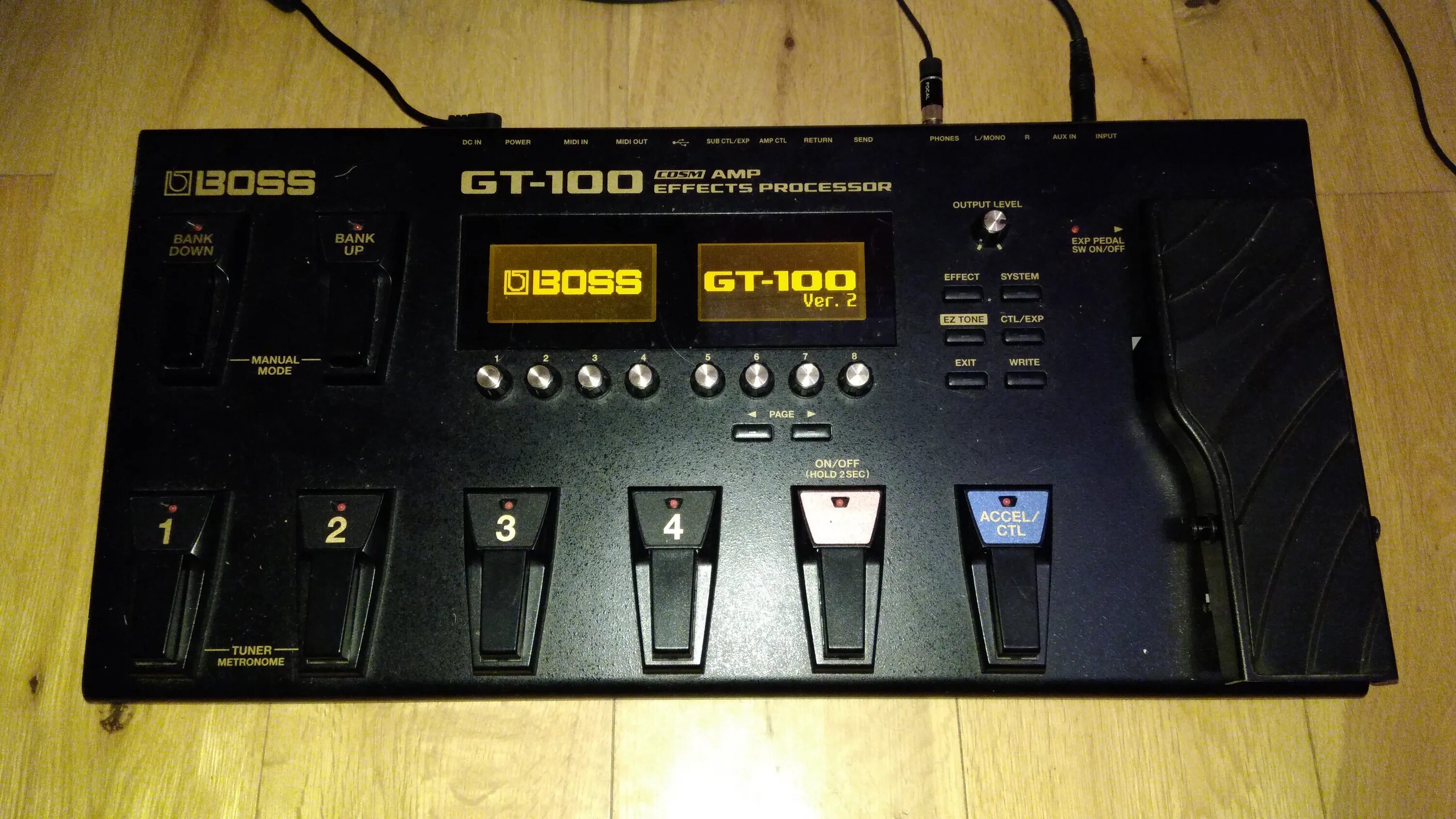 Процессор gt 100. Boss gt-100 гитарный процессор. boss gt-100 tone central. гитарный процессор boss gt-8. электрогитара boss tone.