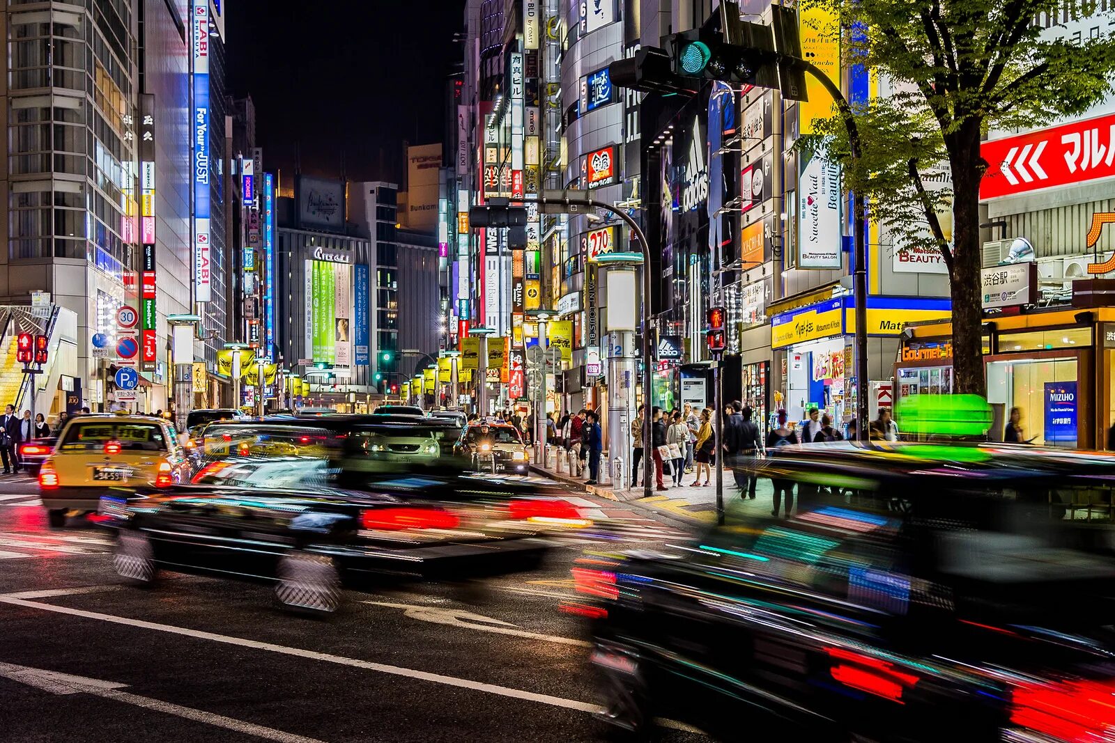 Из чего делают токийские небоскребы. Китай токио. Токио ночью главная улица. Токио регистрации. Япония токио улицы.