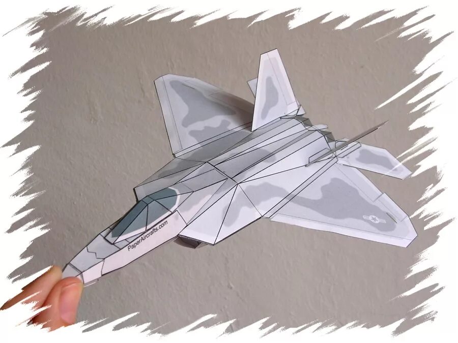 Бумажный истребитель. Оригами самолет f22 Raptor. F22 папирп. Бумажный самолет истребитель. Оригами самолет.