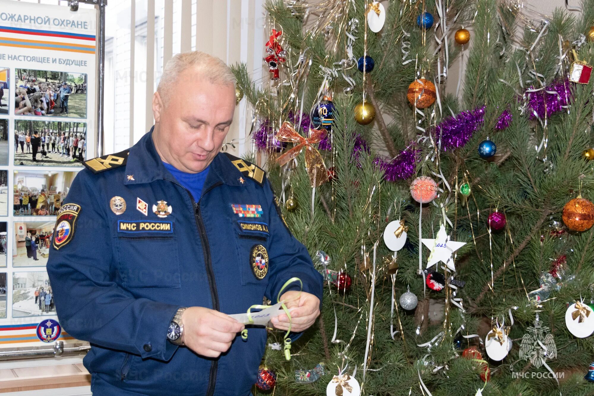 Сотрудник МЧС. Главк МЧС. Главк МЧС Архангельск. Главк МЧС Оренбург.