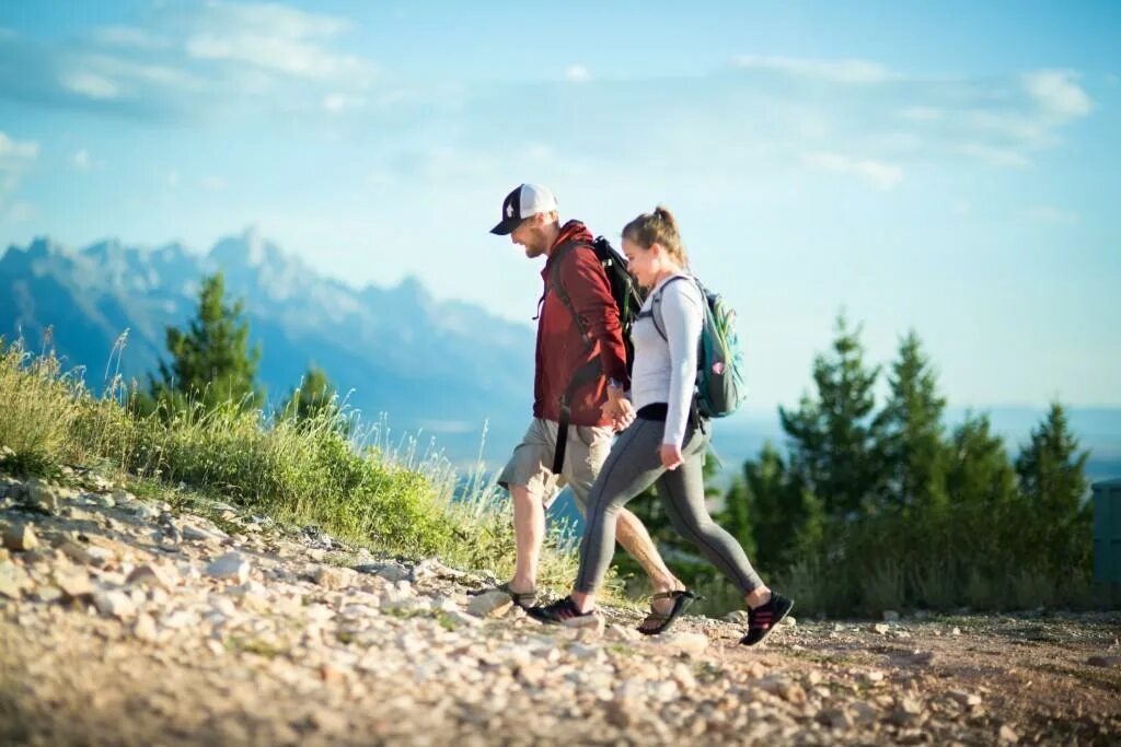 Путешественник. Хайкинг. Hiking trip. Hiking Trail. Travelling on foot