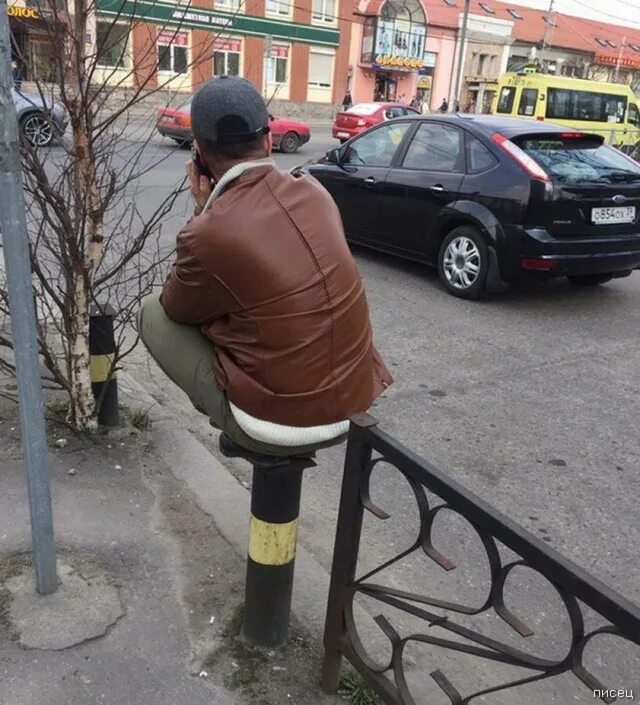 Автомобиль запряженный лошадью. Тем временем в австралии. Тем временем. Анекдот про камень. Тем временем прикол.